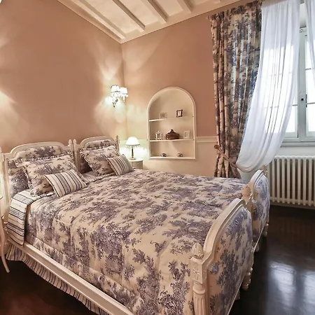 Ponte Vecchio Luxury - Daily Refresh Available