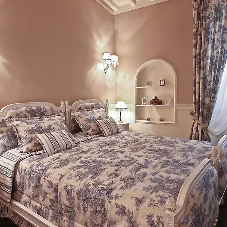 Ponte Vecchio Luxury - Daily Refresh Available *