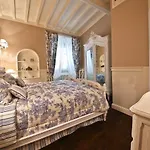 Ponte Vecchio Luxury - Daily Refresh Available Florence