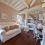Ponte Vecchio Luxury - Daily Refresh Available * Florence
