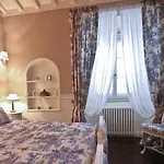 Apartment Ponte Vecchio Luxury - Daily Refresh Available Florence