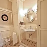 Ponte Vecchio Luxury - Daily Refresh Available * Florence