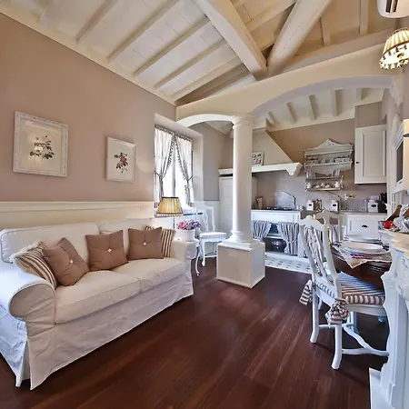 Ponte Vecchio Luxury - Daily Refresh Available * Florenz