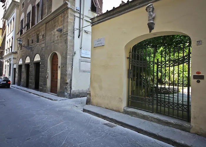 Ponte Vecchio Luxury - Daily Refresh Available *